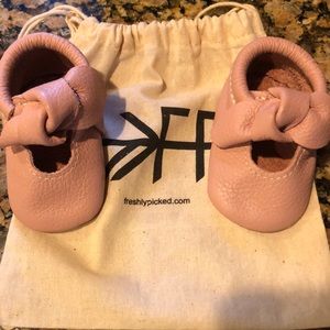 Size 1 Freshly Picked moccasins pink.